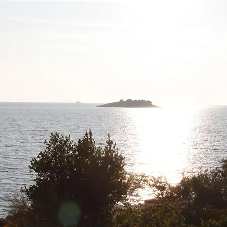 Apartment By The Sea - 7499